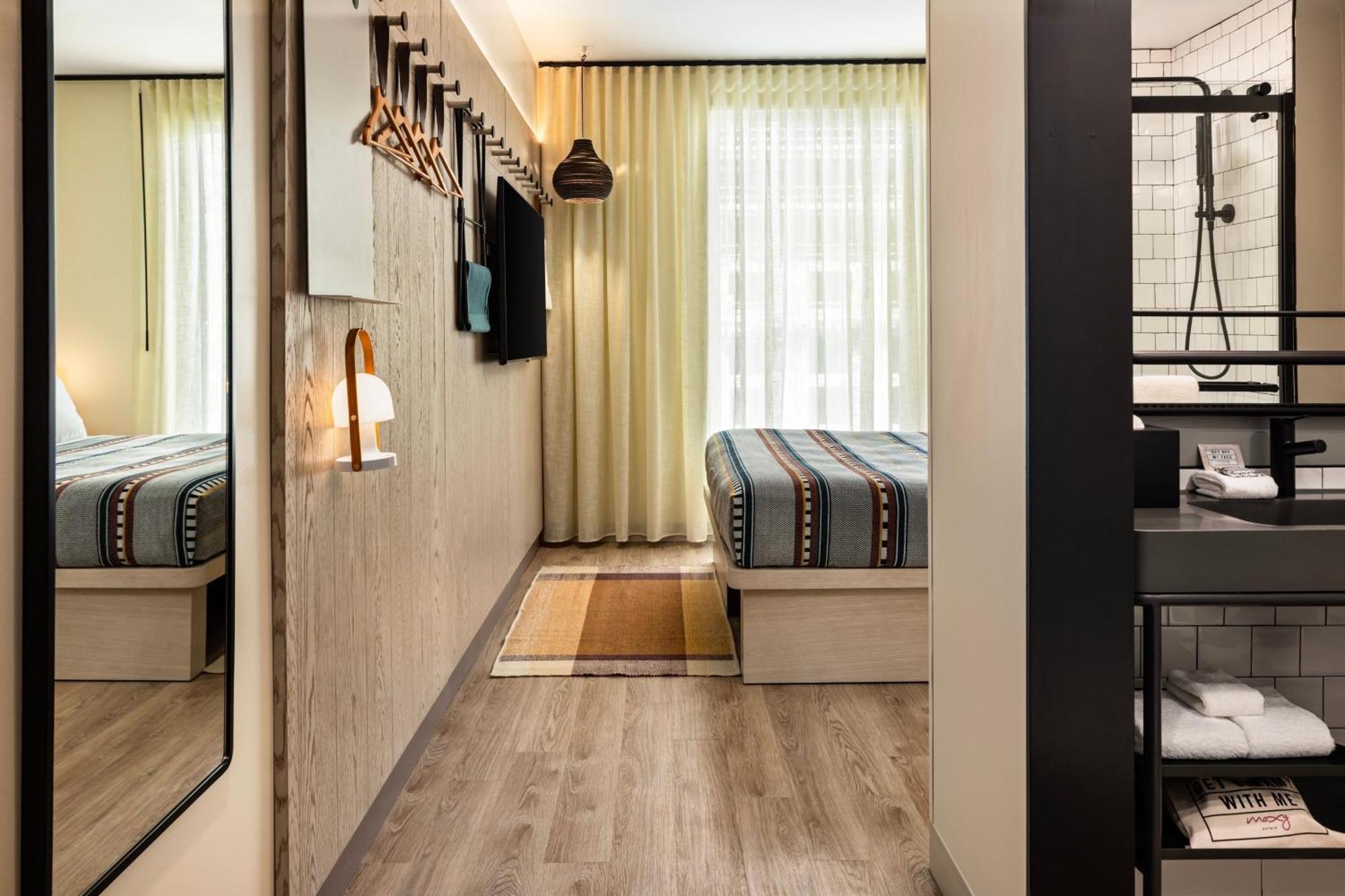 Moxy Downtown Hotel
