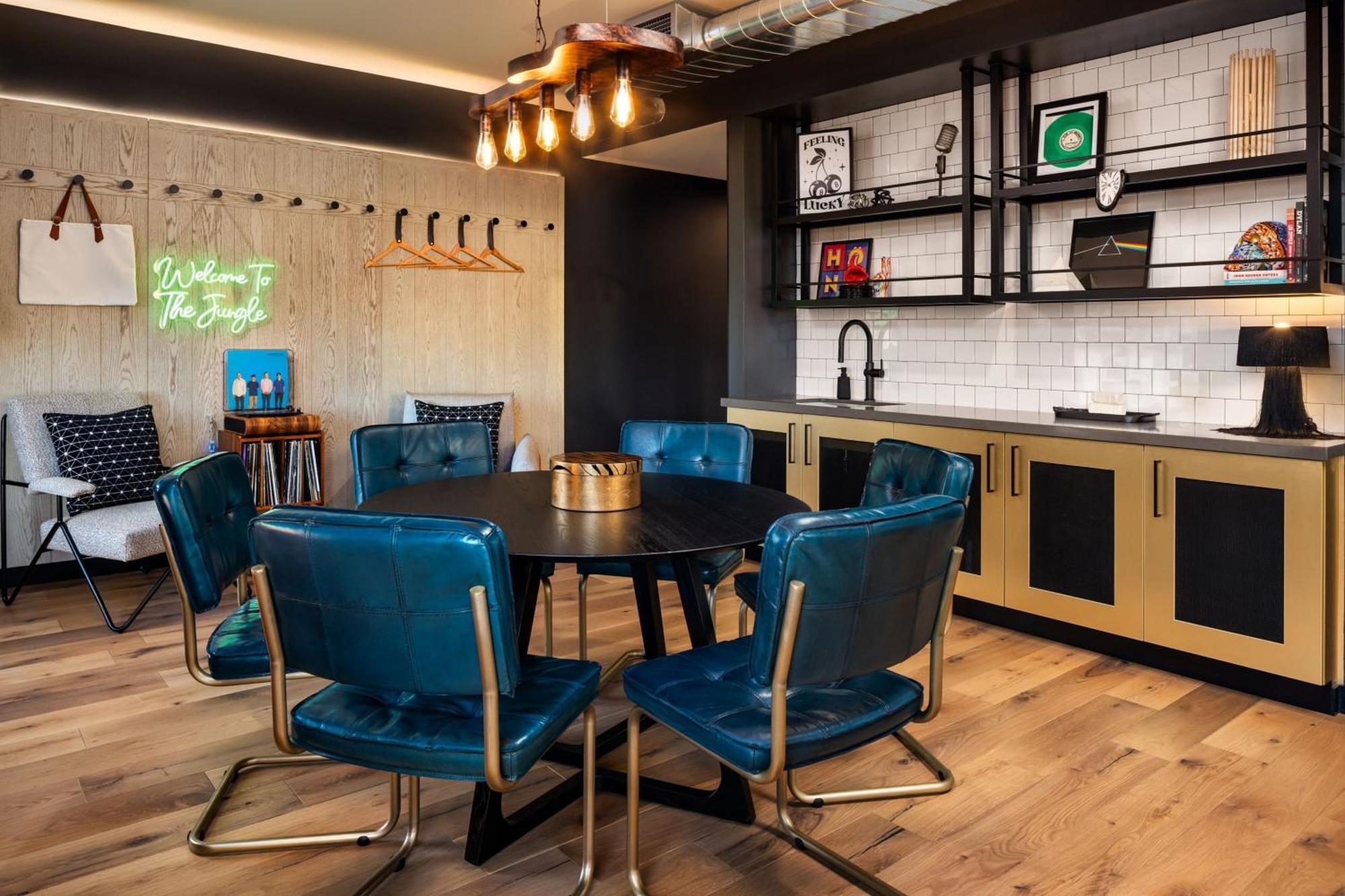 Hotel Moxy Downtown