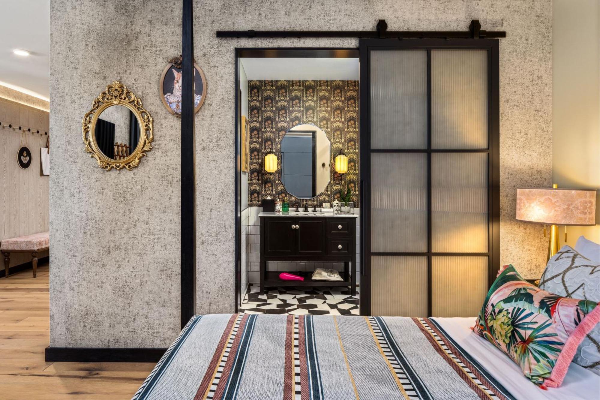 Moxy Downtown Hotel