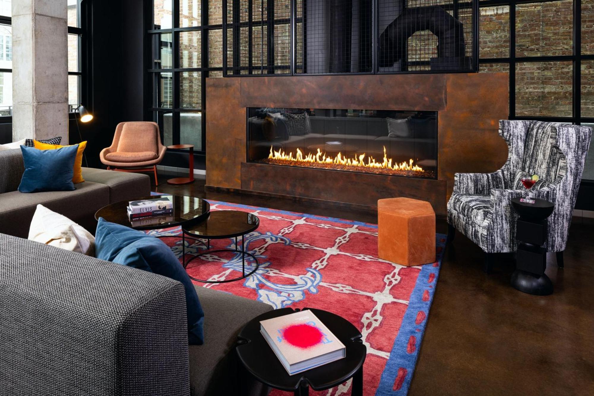 Moxy Downtown 3*