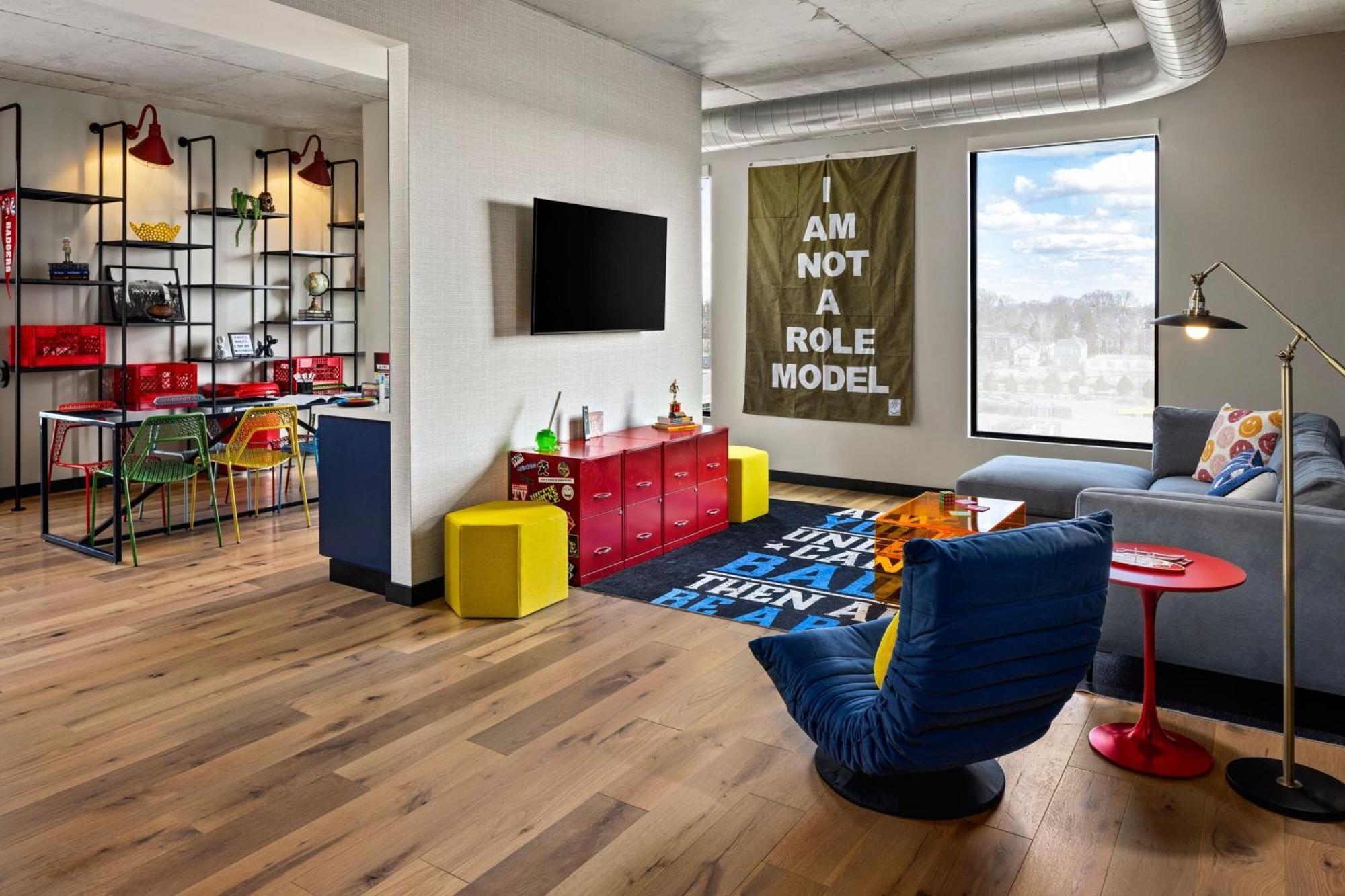 Moxy Downtown Hotel 3*