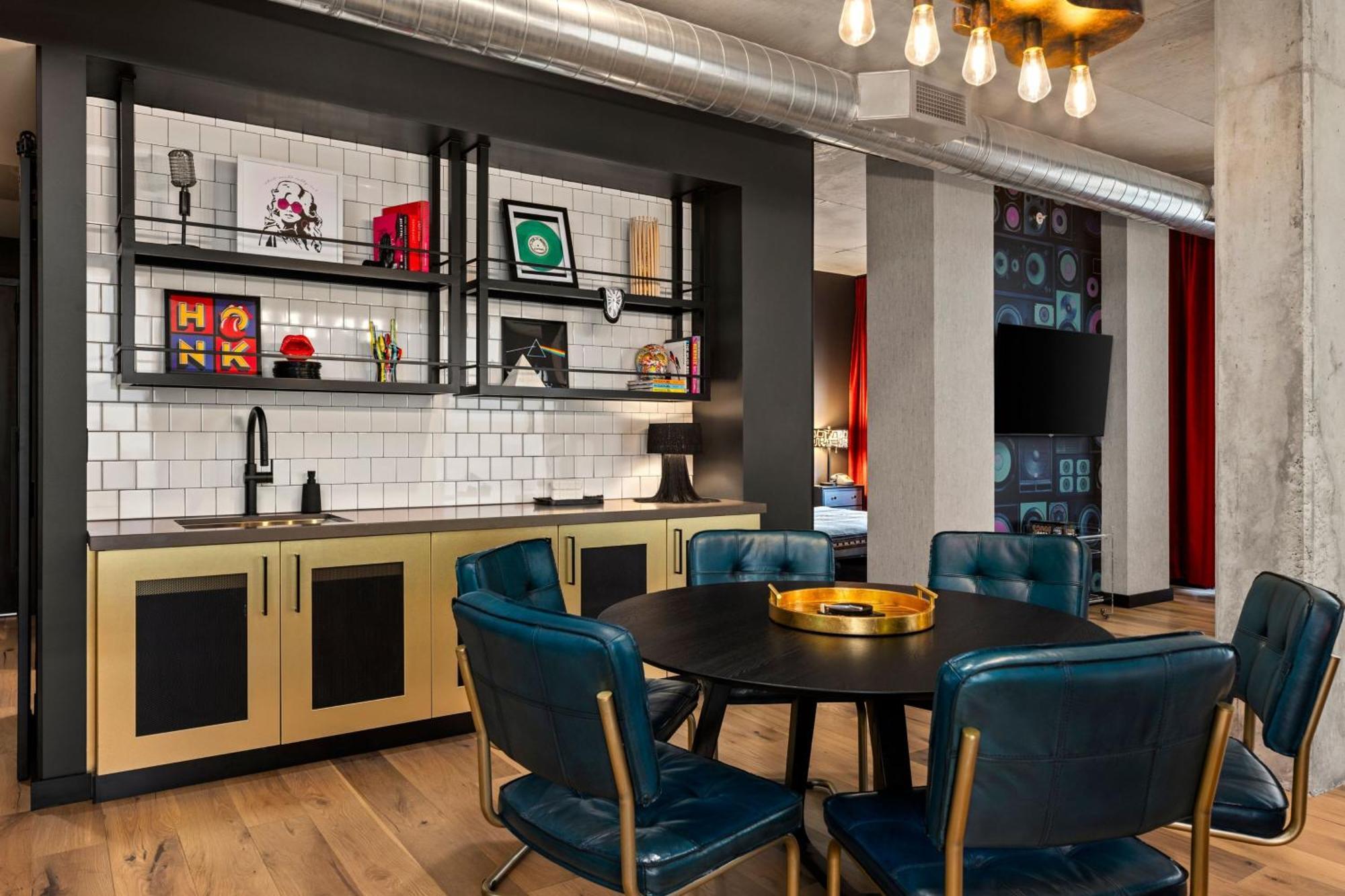 Moxy Downtown Hotel Madison