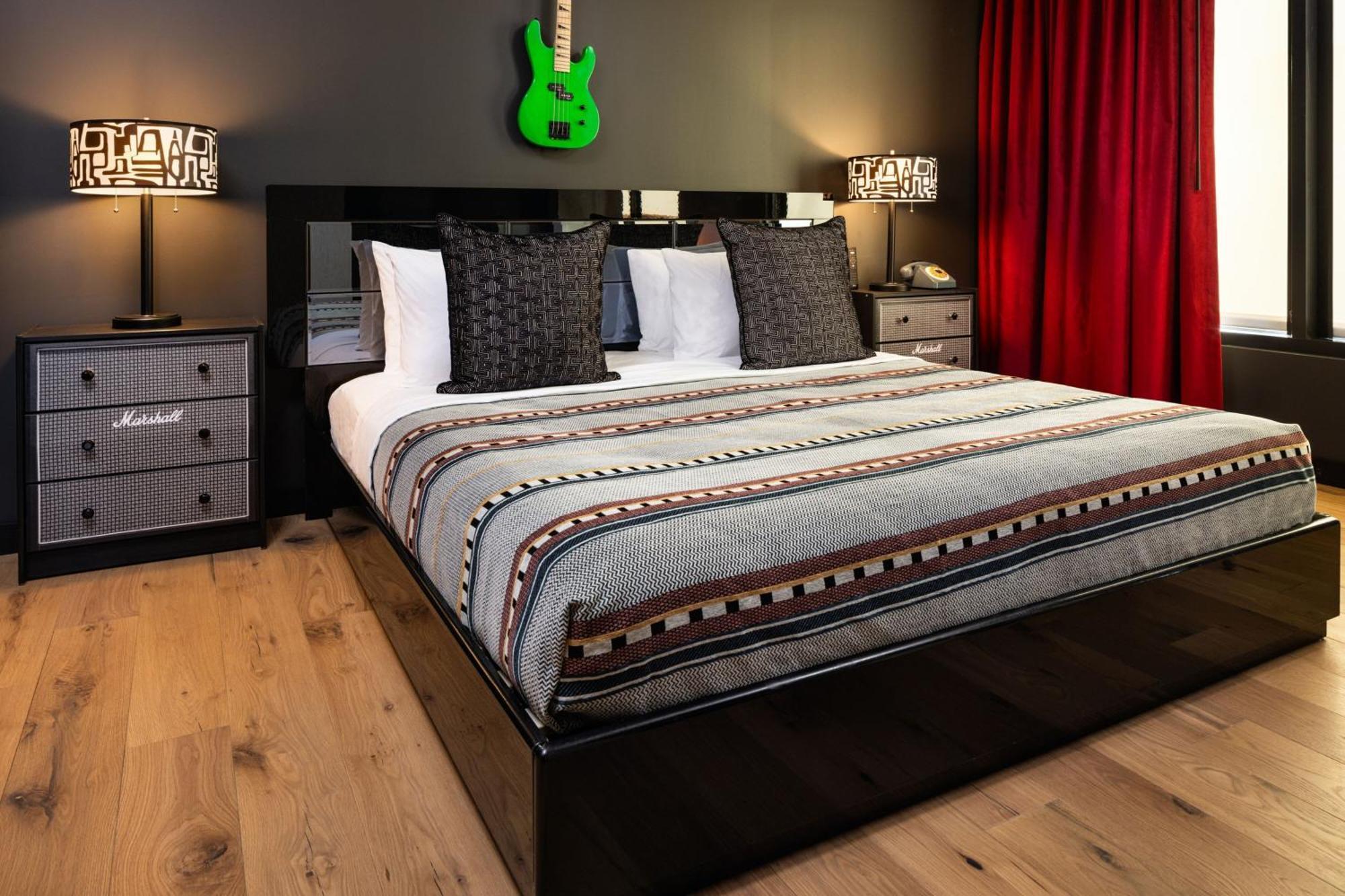 Hotel Moxy Downtown 3*